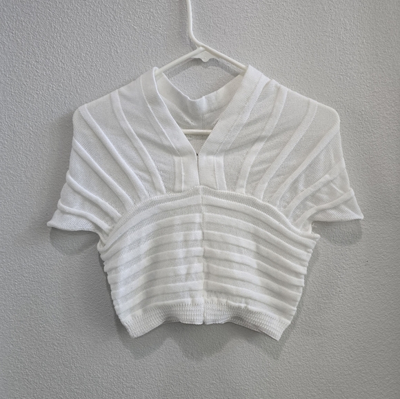 white ribbed crop sweater, clasp front size small - Picture 1 of 3